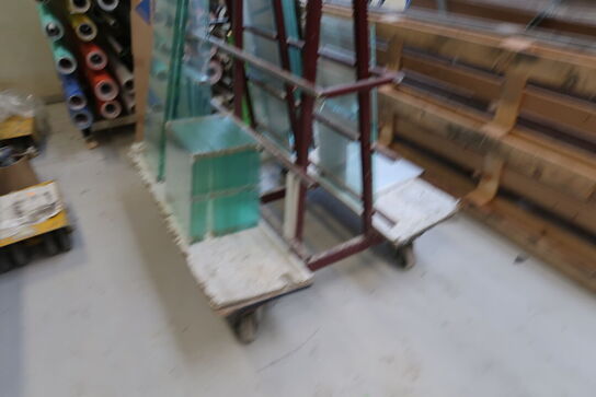 Opbevaringsvogn med div. glas