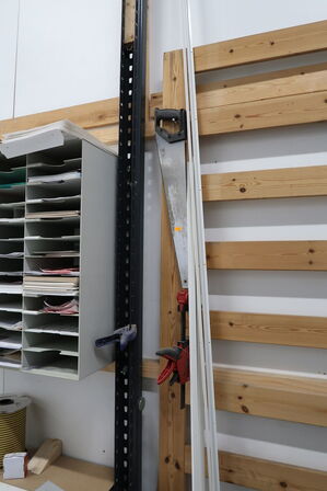 Opbevaringsbord med indhold m.m.