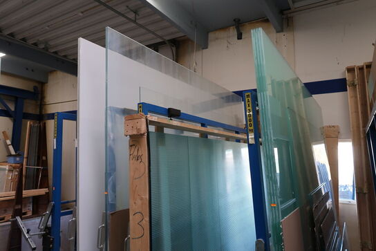 Div. Glas i reolssytem (reolsystem medfølger ikke)