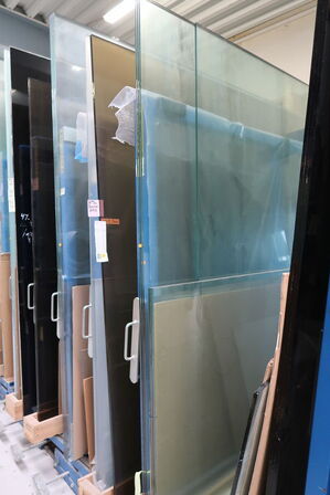 Div. Glas i reolssytem (reolsystem medfølger ikke)