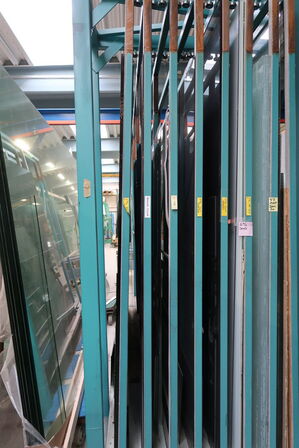 Div. Glas i reolssytem (reolsystem medfølger ikke)