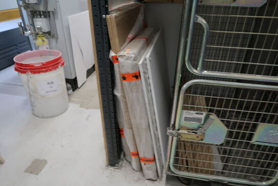 2 stk. pakkebure med div. Varelager