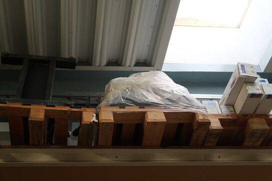 3 stk. paller med div. Varelager