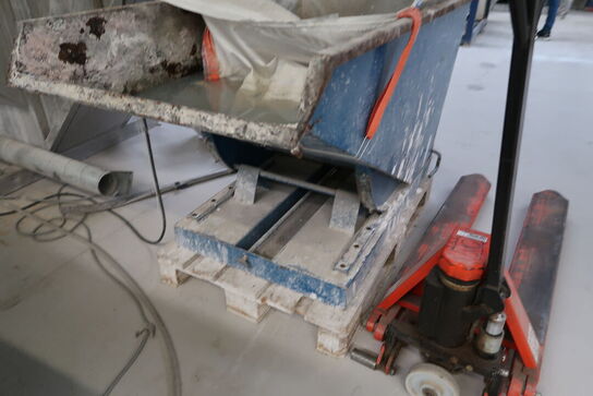 Vippecontainer med indhold