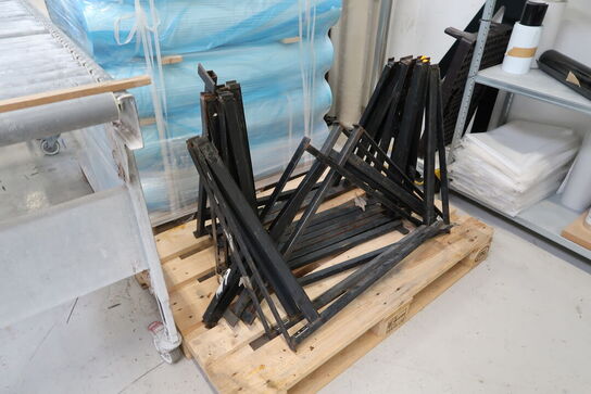 Palle med indhold, reol samt maskinskøjte