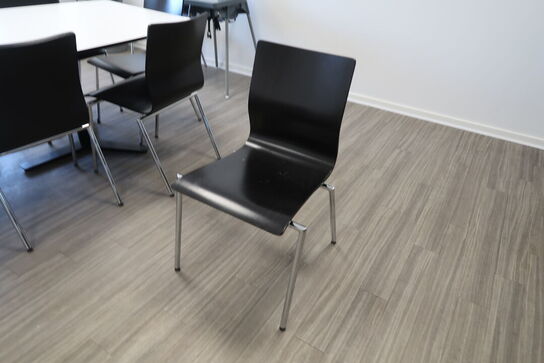 2 stk. Kantineborde med 14 stole + Højstol 