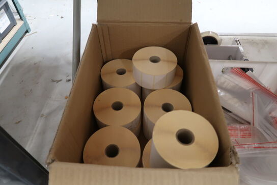 Diverse labels, taperuller m.m. 