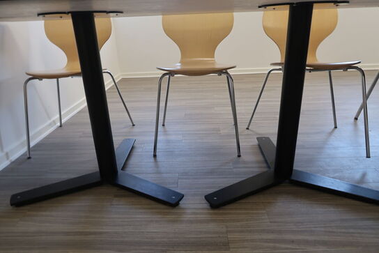 2 stk. Kantineborde med 14 stole + Højstol 