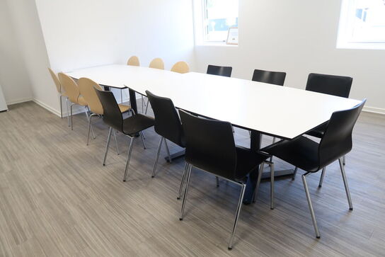 2 stk. Kantineborde med 14 stole + Højstol 