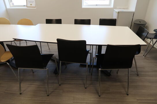 2 stk. Kantineborde med 14 stole + Højstol 