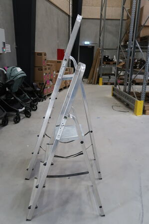 2 stk. Alu trappestiger 4 trin & 6 trin 