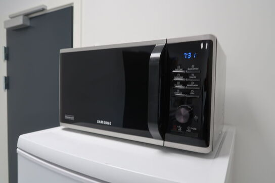 Scandomestic køleskab & Samsung mikroovn 