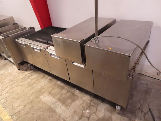 Base med låger og 2 stk. afsatser