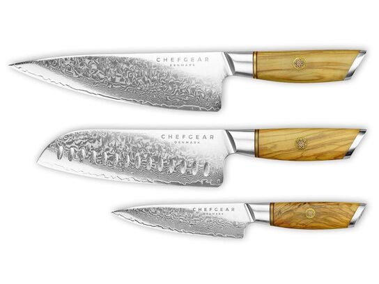 Køkkenknivsæt udført i 73 lags pulverstål.