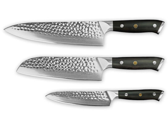 Køkkenknivsæt udført i 67 lags Damaskus stål.