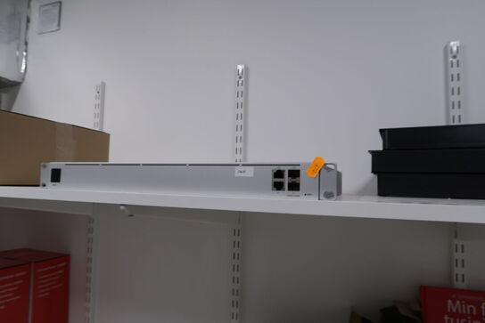 Div. Kabler, værktøj, varmeblæsere, wife beacon, router m.m.