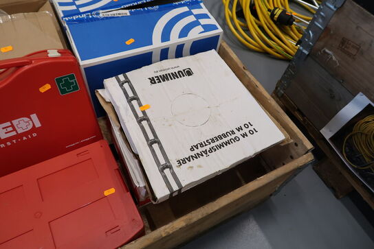 Palle med firstaid kit, div. net m.m.