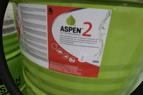 2 stk. tønder med 2-takts bezin ASPEN 2 (den ene er tom)