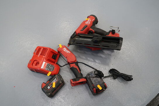 2 stk. akku håndværktøj MILWAUKEE M18 FN16GA, M18 IL med 2 stk. batterier og lader