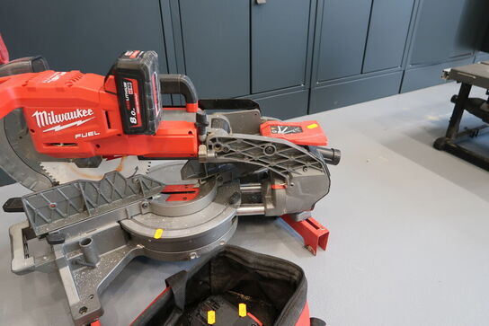 Akku kap-/geringssav MILWAUKEE M18 FMS254 med 2 stk. batterier