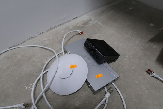 Router ZYXEL, essential kit INTEL BOXNUC7i3BNK, 3 stk. access point UNILINK U6-PRO