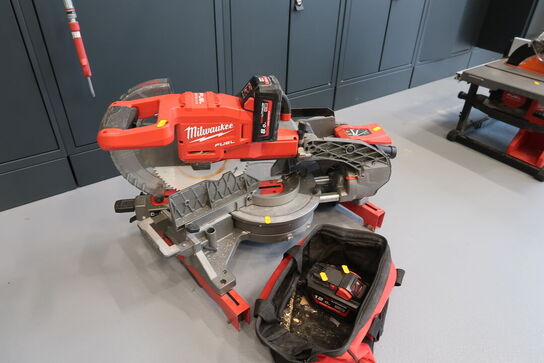 Akku kap-/geringssav MILWAUKEE M18 FMS254 med 2 stk. batterier