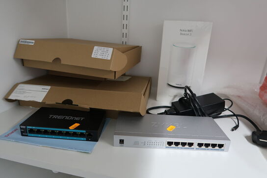 Div. Kabler, værktøj, varmeblæsere, wife beacon, router m.m.