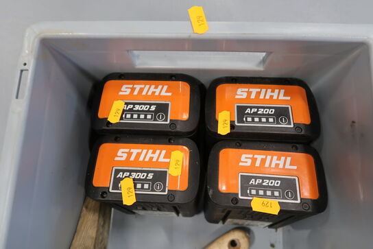 4 stk. batteri STIHL AP300S, AP200 samt lader STIHL AL 500