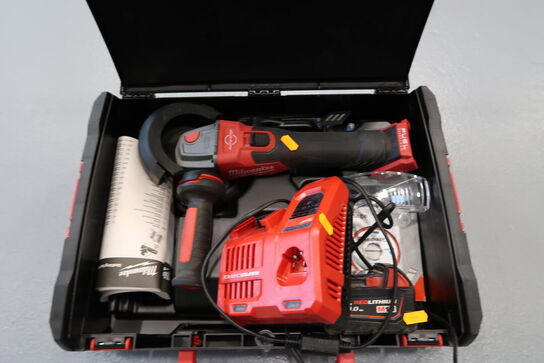 Akku håndværktøj MILWAUKEE M18 ONEFSAG125XB med batteri og lader 