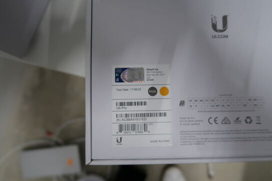 Router ZYXEL, essential kit INTEL BOXNUC7i3BNK, 3 stk. access point UNILINK U6-PRO