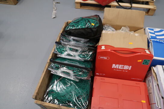 Palle med firstaid kit, div. net m.m.