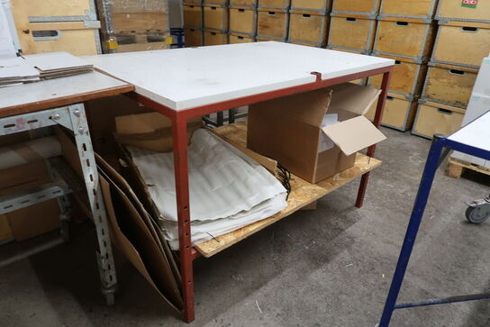 3 stk. Borde med indhold 