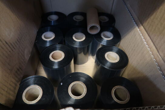 Lagerreol med indhold 