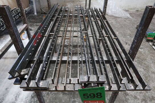 Rullestativ med indhold