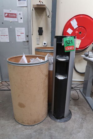 Vanddispenser + 2 spande 