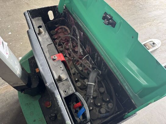 El-hund, Mitsubishi PBP16N2 - 1600 kg