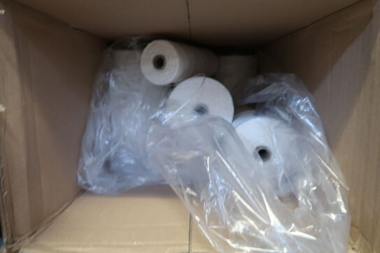 Lagerreol med indhold 