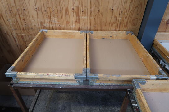 3 stk. Rulleborde med indhold 