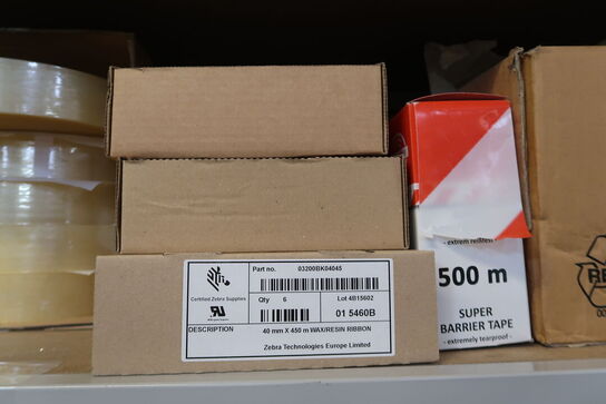 Lagerreol med indhold 