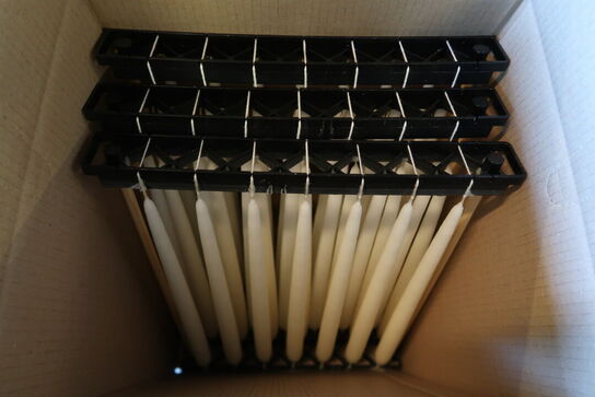 Ca. 150 stk. Stearinlys med holder