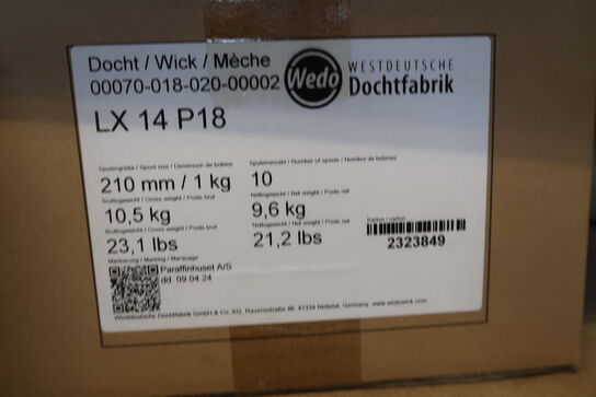 Lagerreol med indhold 