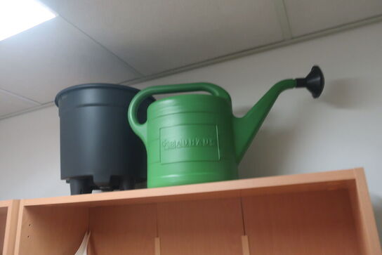 2 stk. reolsektioner med indhold