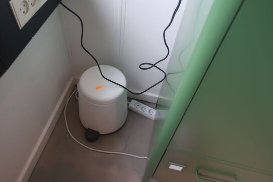 Reol / lampe / stol m.m.