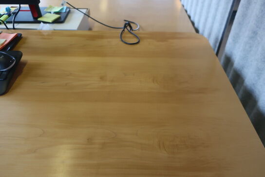 El. hæve/sænke skrivebord med skuffesektion / plante m.m.