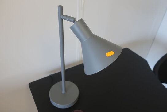 Bordlampe og ur ARNE JACOBSEN