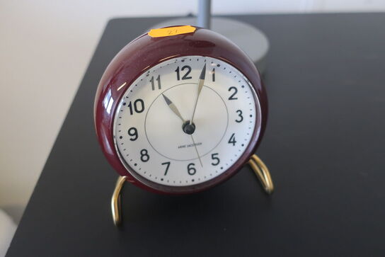 Bordlampe og ur ARNE JACOBSEN