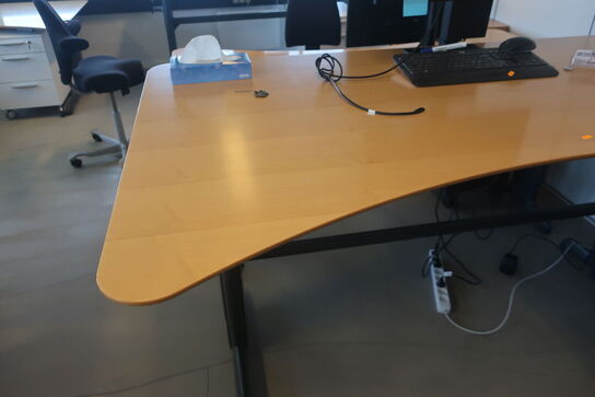 El. hæve/sænke skrivebord med skuffesektion / reol m.m.