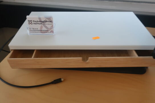 El. hæve/sænke skrivebord med skuffesektion m.m.