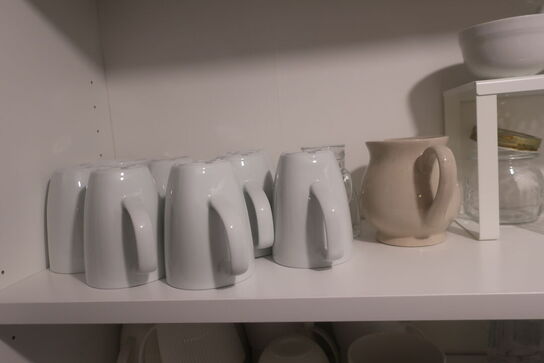 Vitrineskab med service