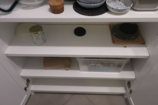 Vitrineskab med service